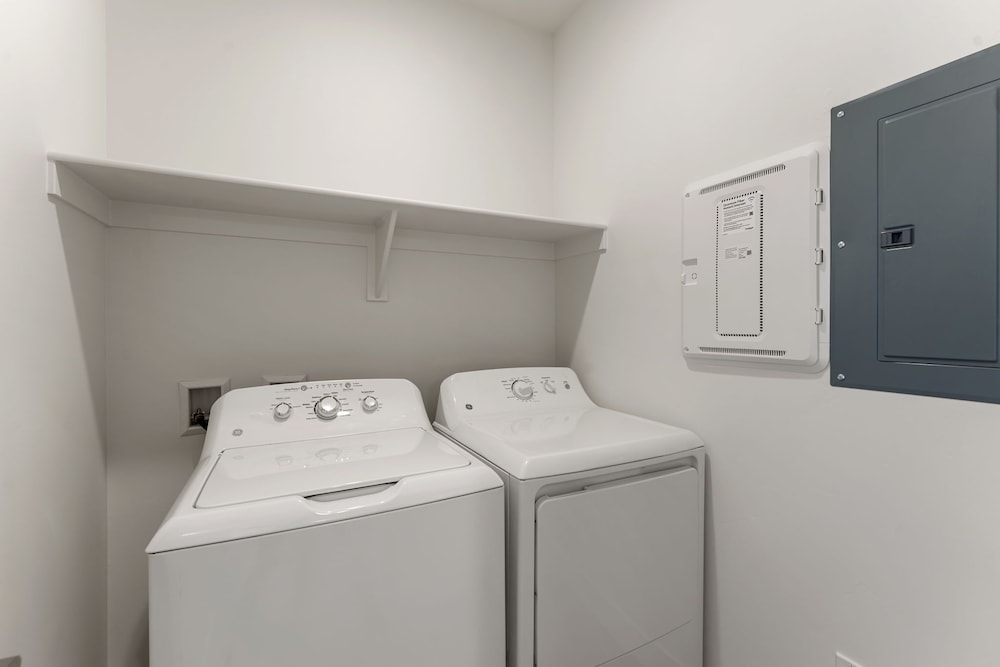 St. Gorgeous 3 Bedroom Condo