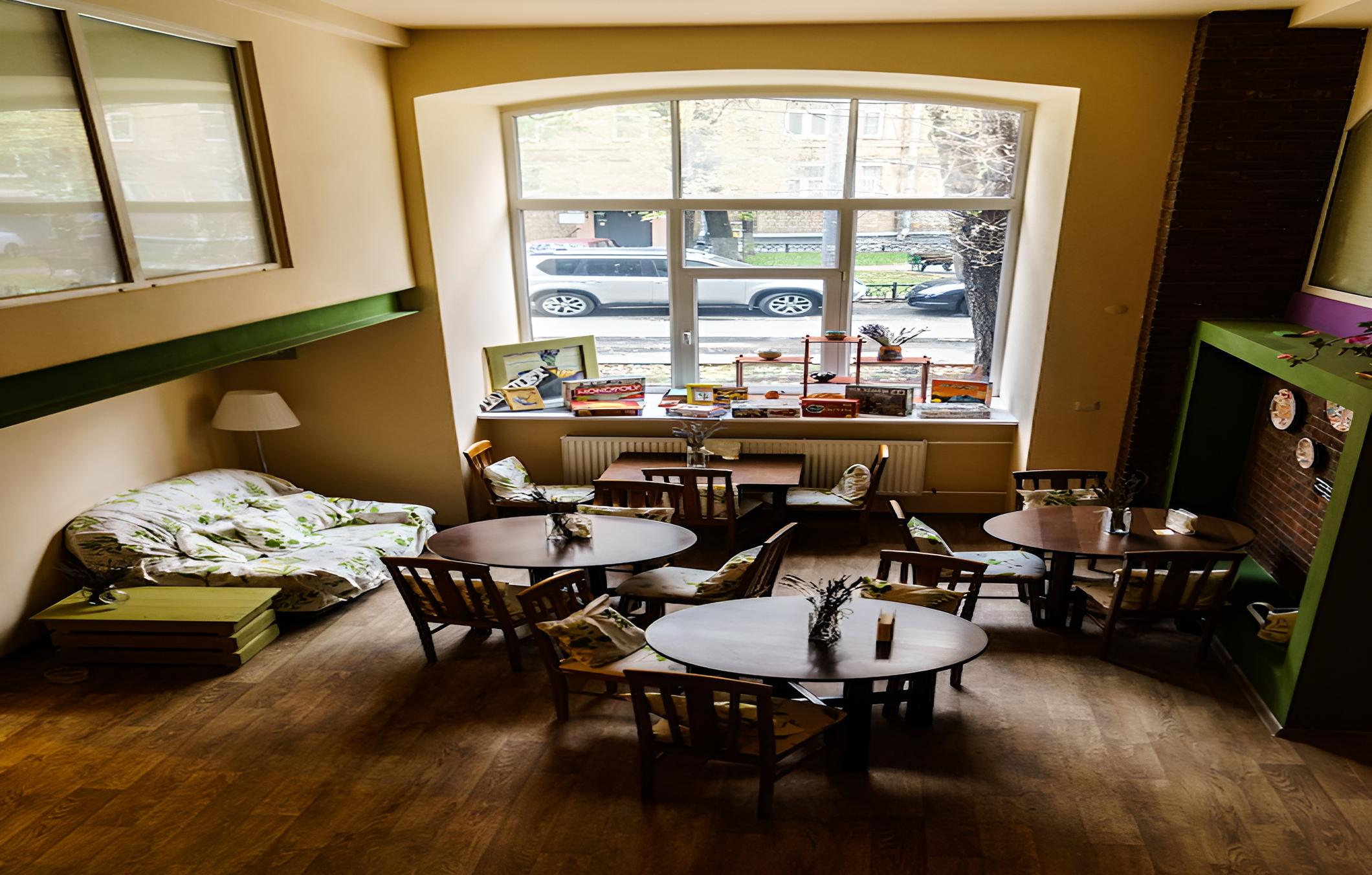 Croissant Bakery and Hotel