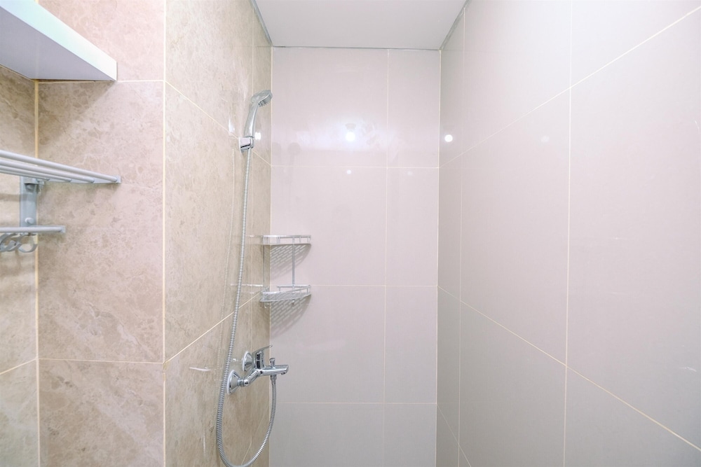 Homey And Best Choice Studio Apartment Transpark Cibubur