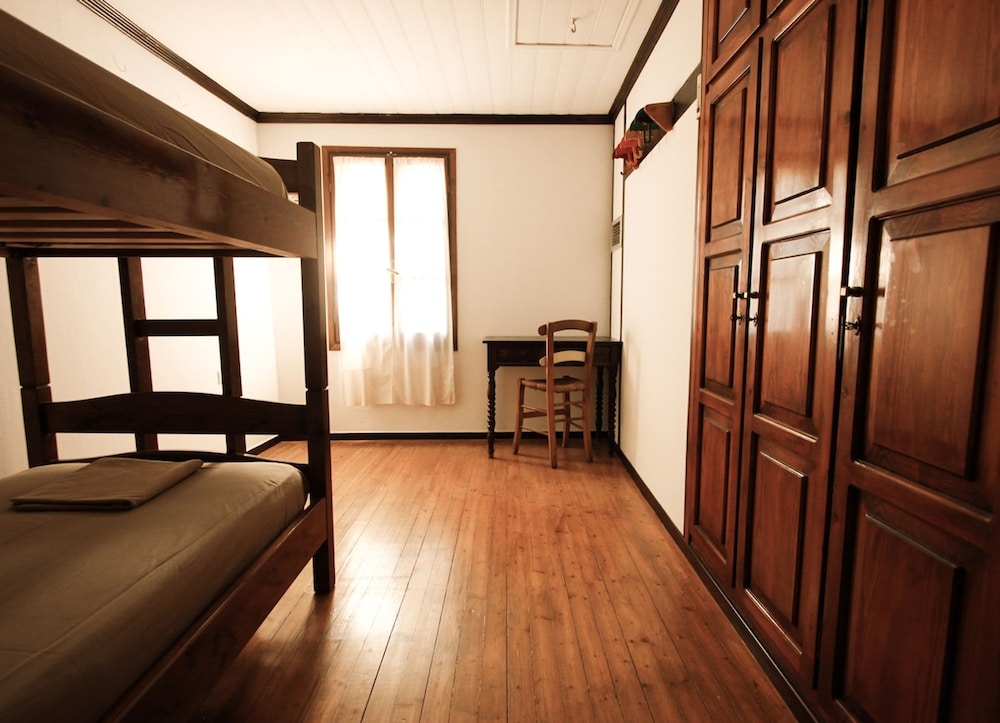 Secluded Cottage Guesthouse in the Mountains