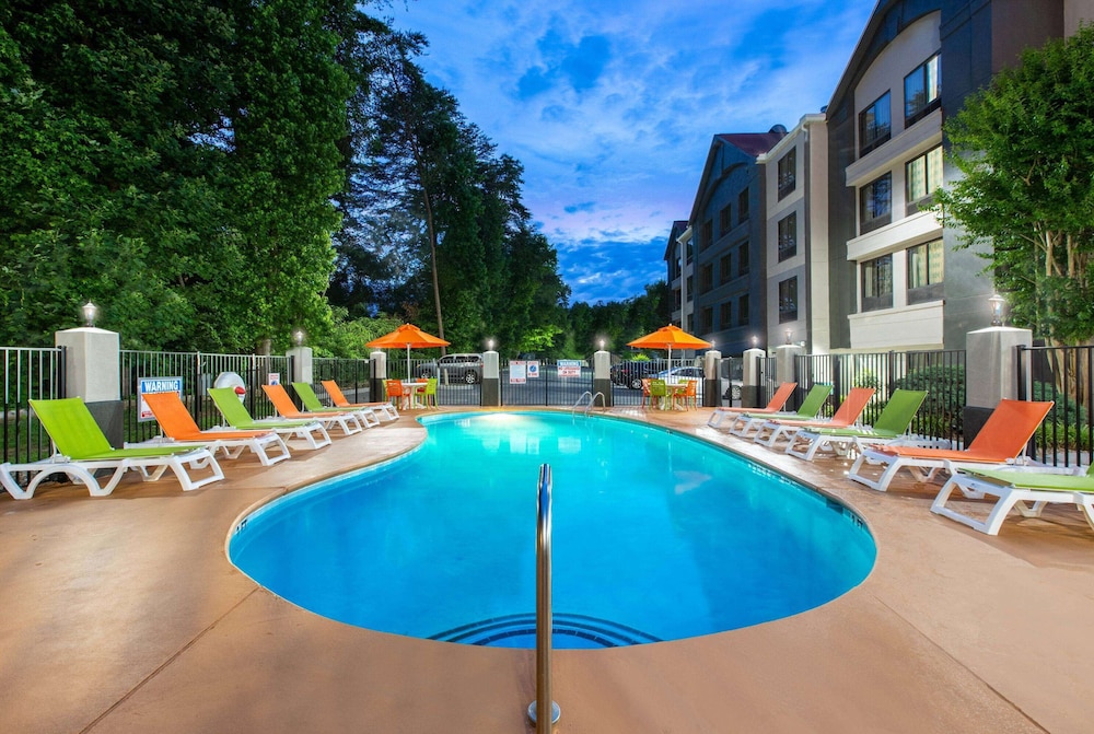 Super 8 by Wyndham Pigeon Forge Dollywood Lane - Property Image 13