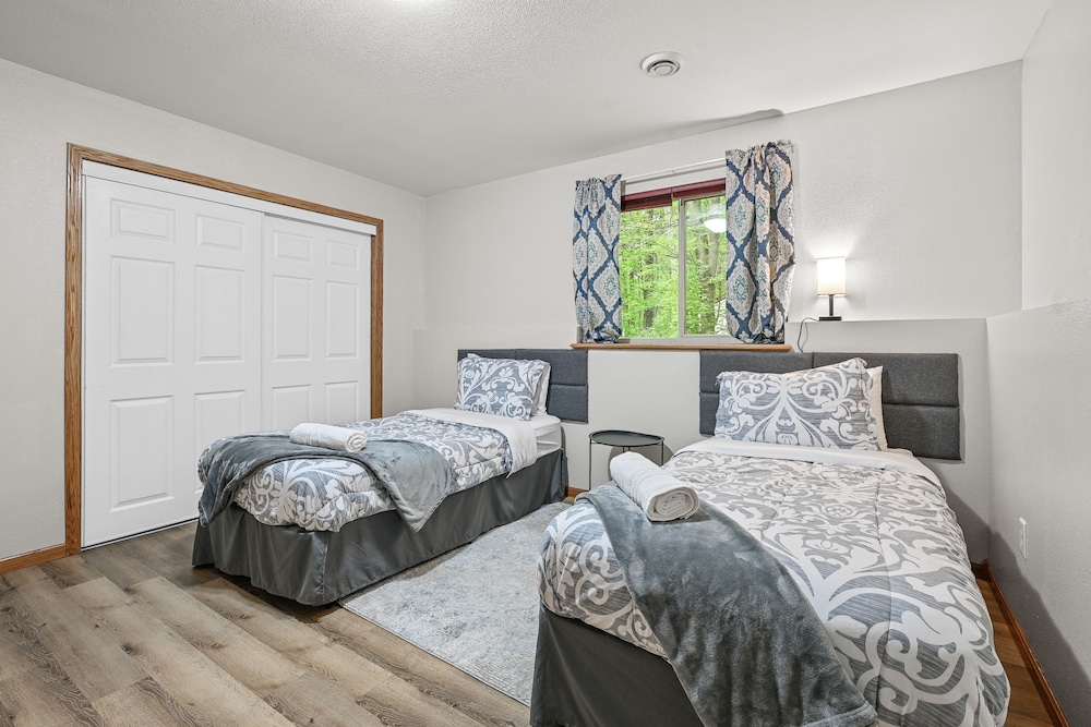 Mosinee Woodland Escape - Lower Suite