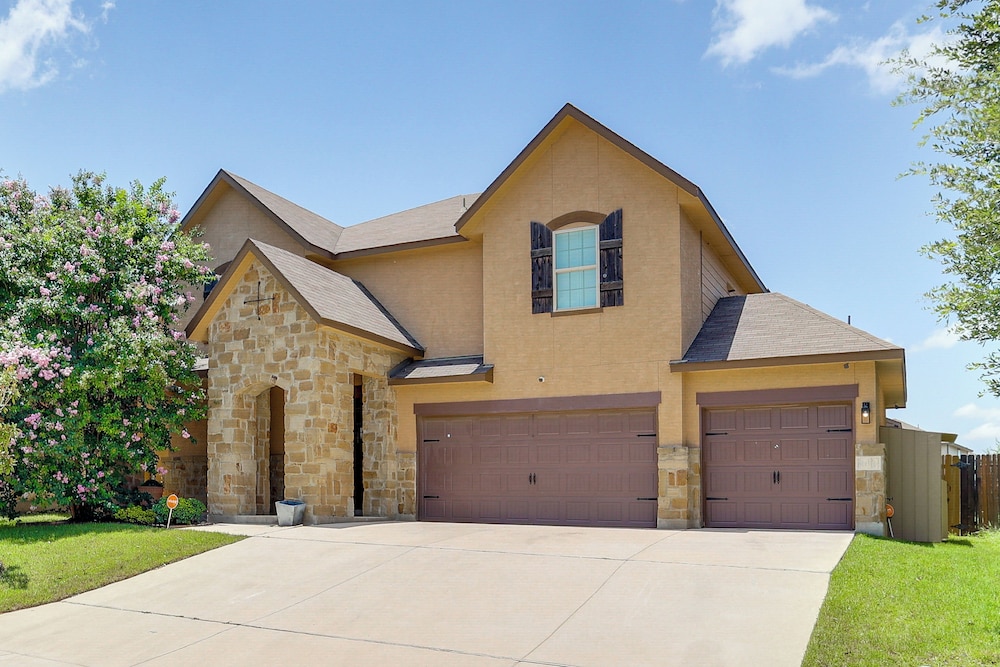 Group Getaway w/ Pool Access in San Antonio!