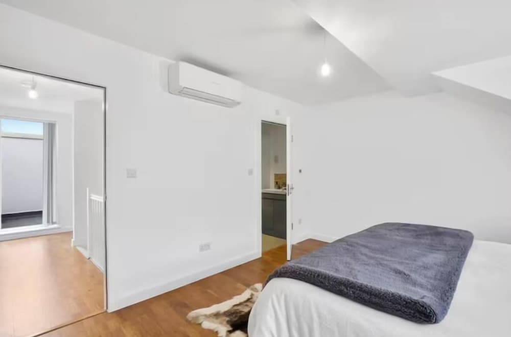 Flat 2 Victoria Grove