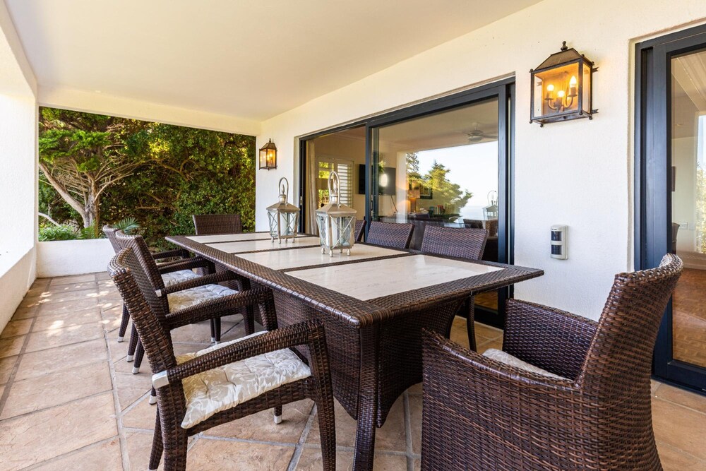 Camps Bay 4bed Home w Pool and Views Alma Marina