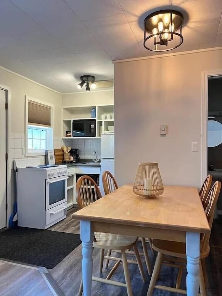 Barefoot Villas Room 6 Oak view 4