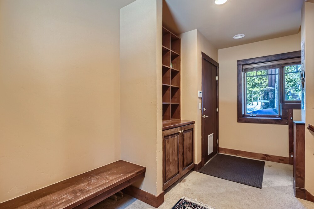 Marksberry Lodge 4 Bedroom Home by RedAwning