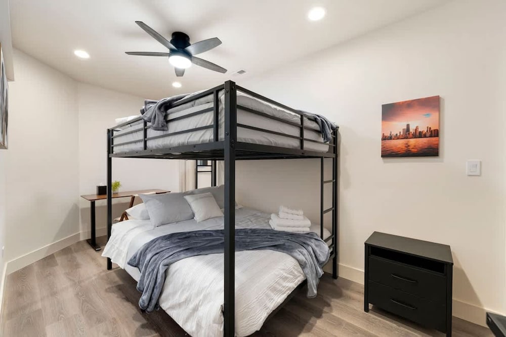Luxury 2BR 2BA in Wicker Park