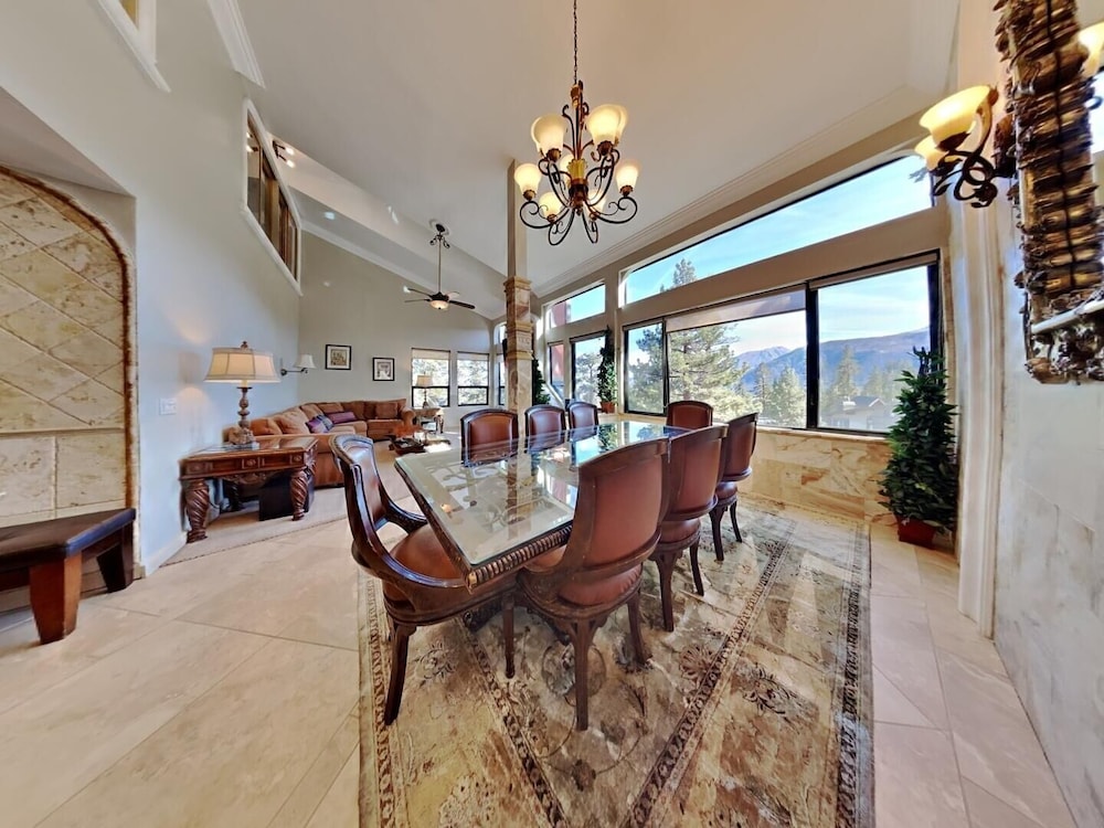 Deluxe Condo with Fireplace (Unit 623 at 1849)