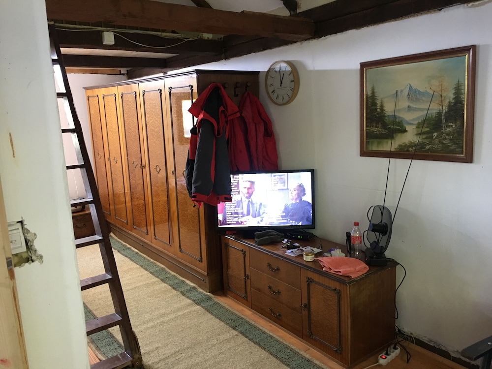 Immaculate 2-bed Wigwam in Gornji Zovik