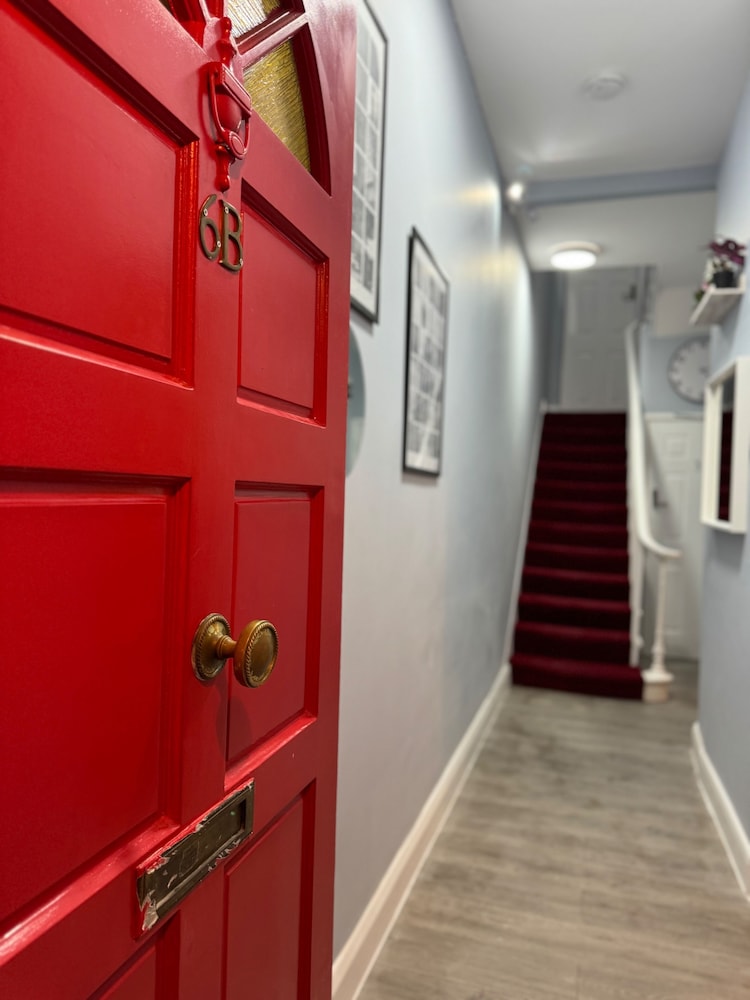 Studio - Sleeps 2 - Parking - Close to Paddington