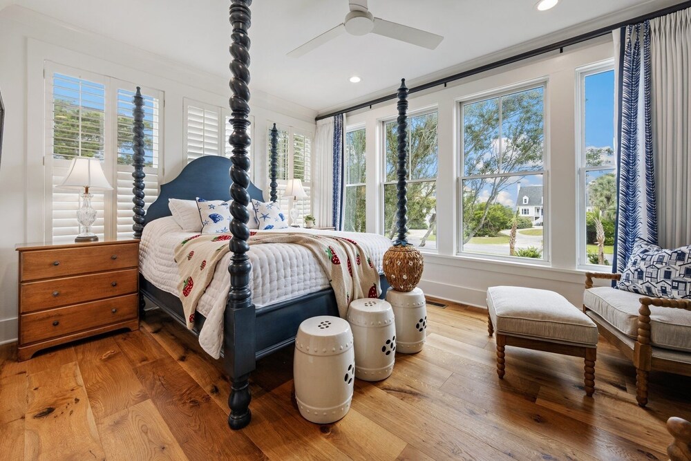 Cornfed Pelican 9 Bedroom Home