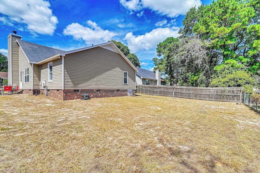 Large Yard, Office Space: Fayetteville Family Home
