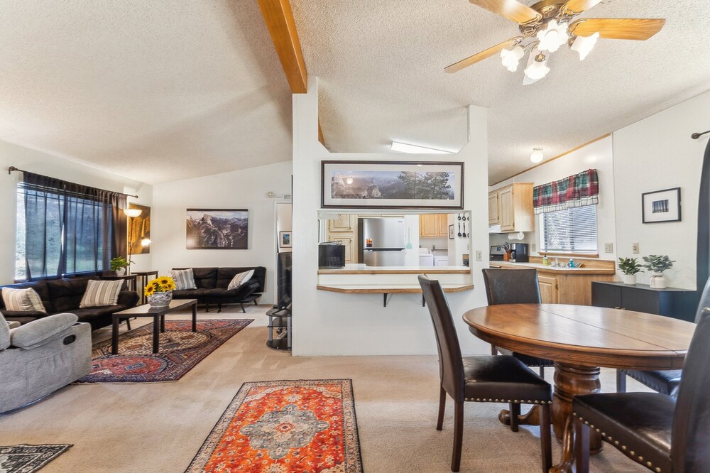 Lincoln Lodge 2 Bedroom Cabin by Yosemite Region Resorts
