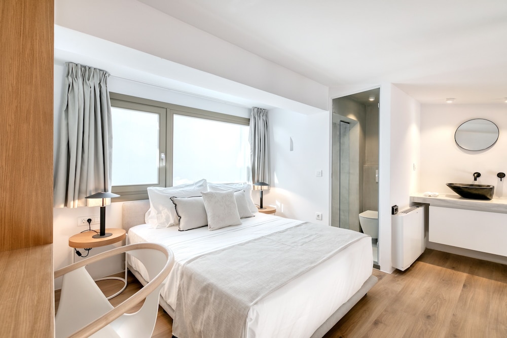 Panormos Bay Suites view 4