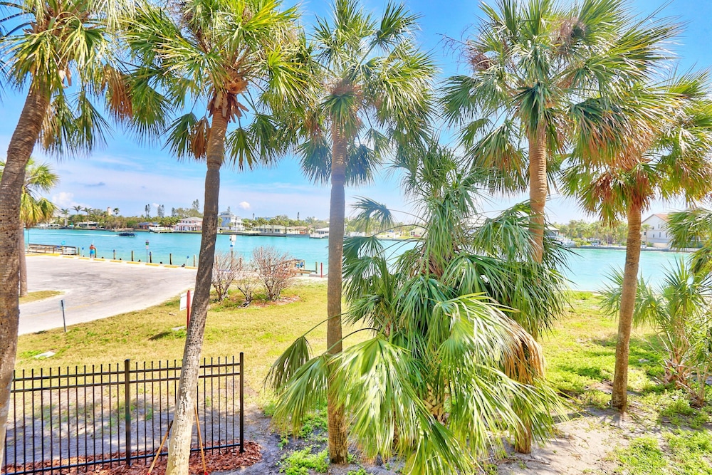 Land's End 1-206 Bay Front-premier
