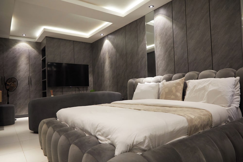 Mo's Place by Zuno Homes