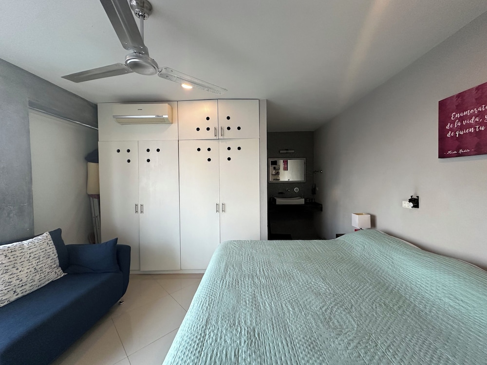 2BR Penthouse with Rooftop Pool