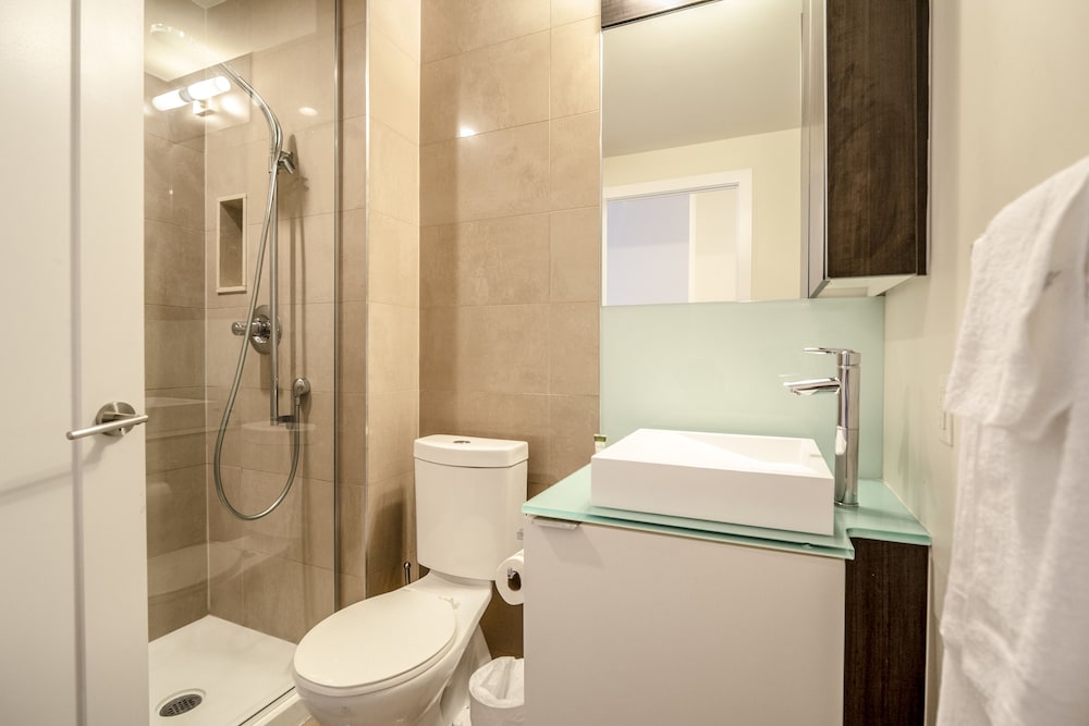 Galaxy Suites 300 Front Unit 3003 - Image 2