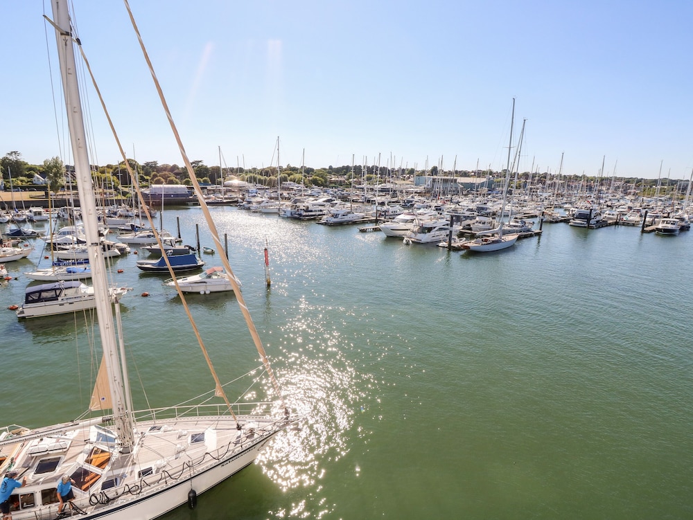 Lymington Lodge