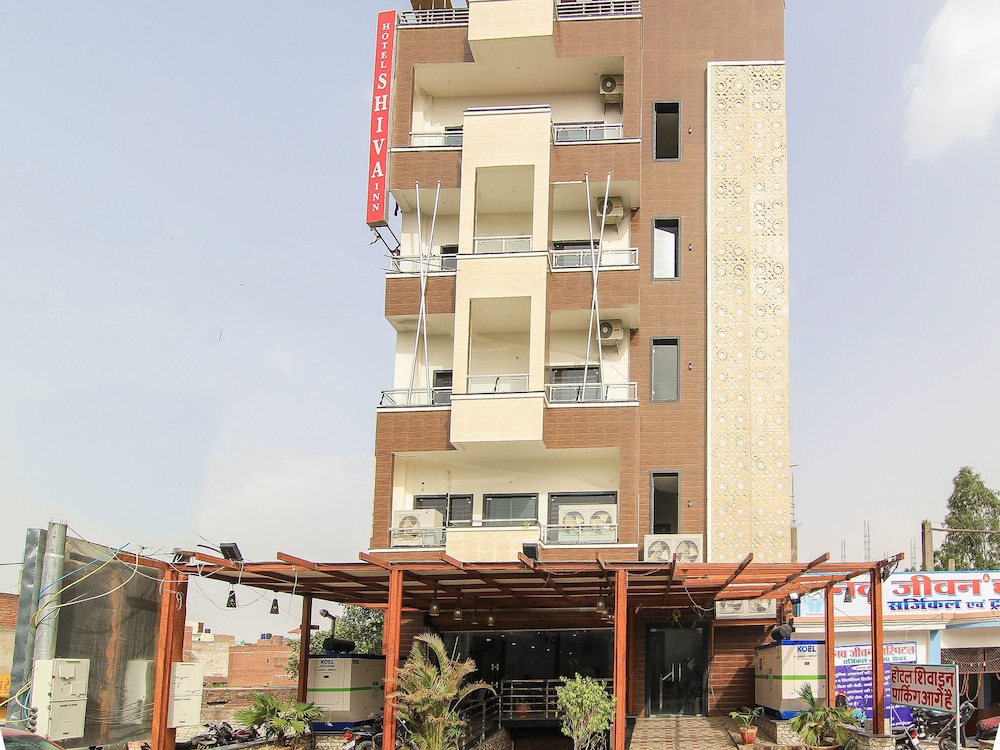 OYO 15422 Shiva Inn