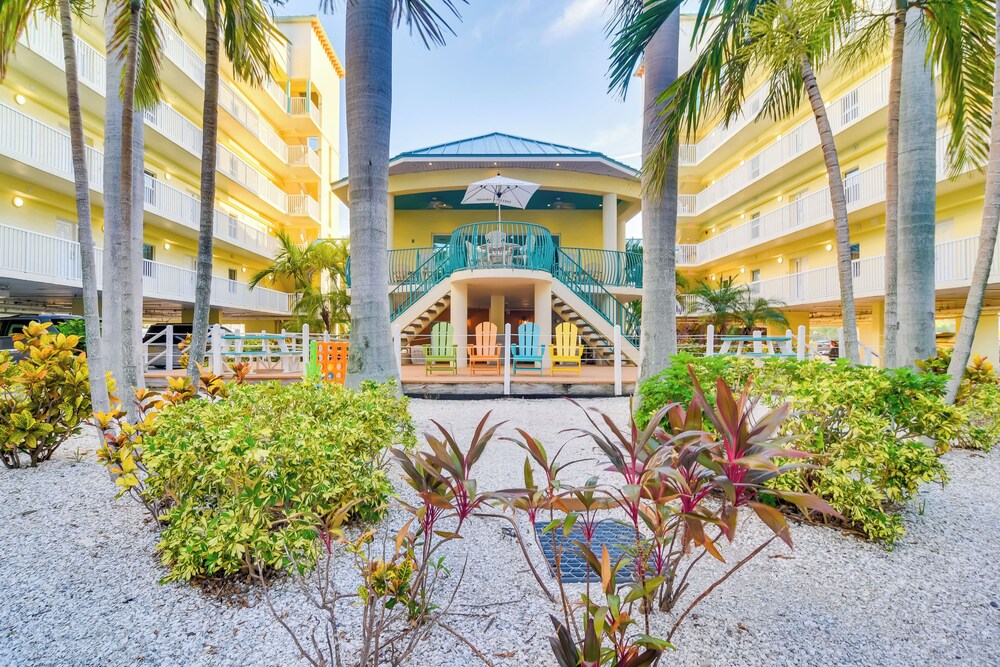 Top-floor Sunset Vistas Condo: Ocean-view Balcony! view 2