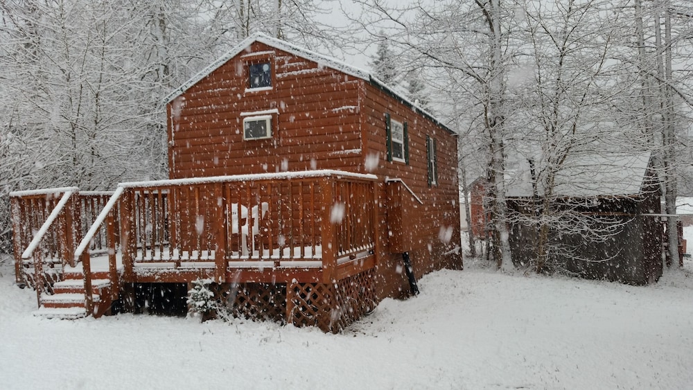 Gwin's Lodge & Roadhouse Est. 1952