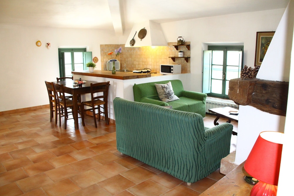 Apartment in Guasticce With Shared Pool