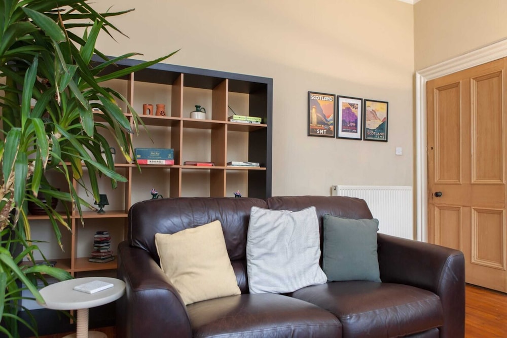 Amazing 4 Bedroom Apartment Just Off The Meadows