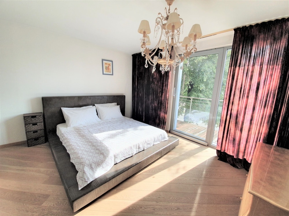 WINWINSTAY Exclusive Apartments by River Daugava view 2