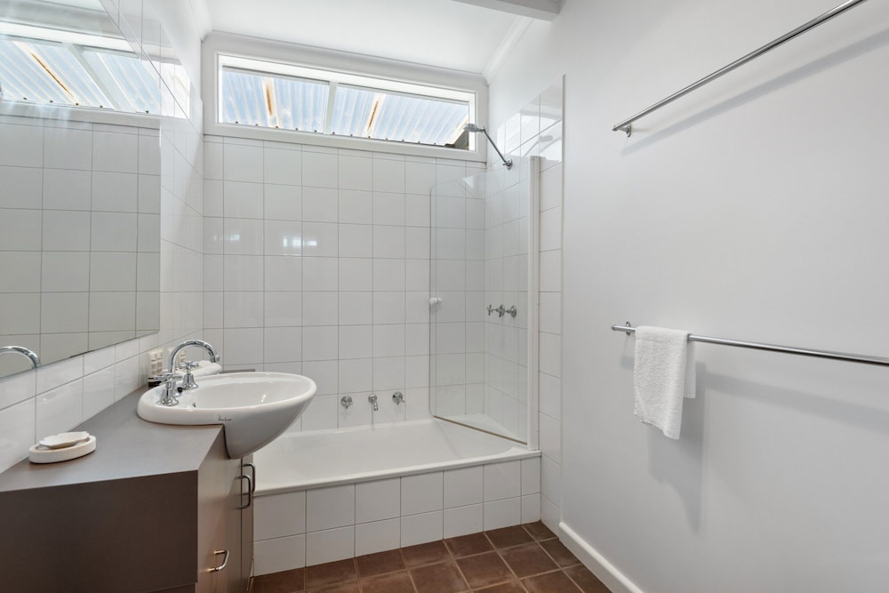 Spacious Coastal 4-bed Steps From the Sand