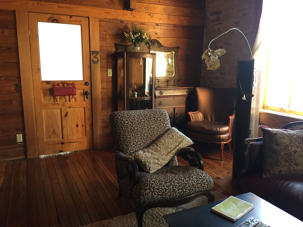 Hico's Upstairs Inn