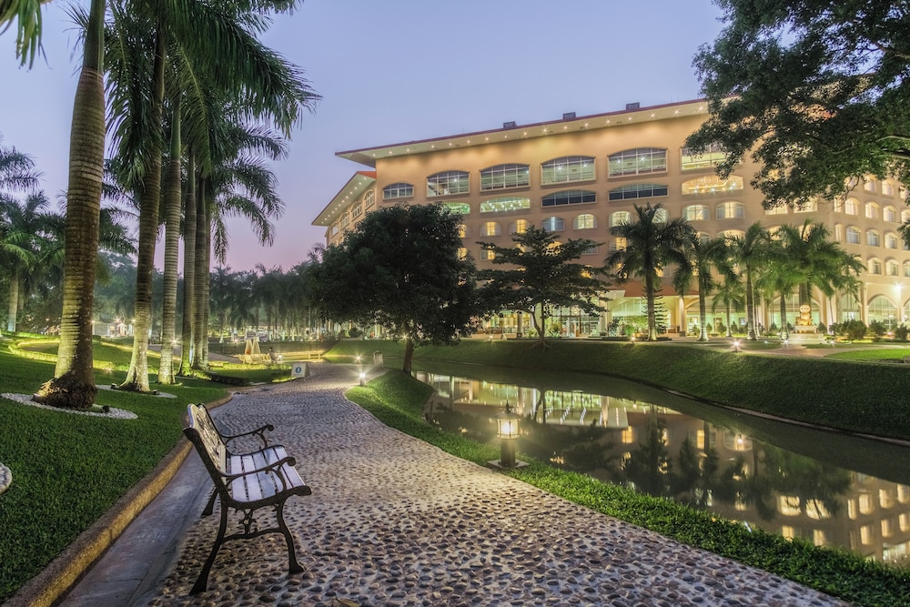 Grand Sultan Tea Resort & Golf
