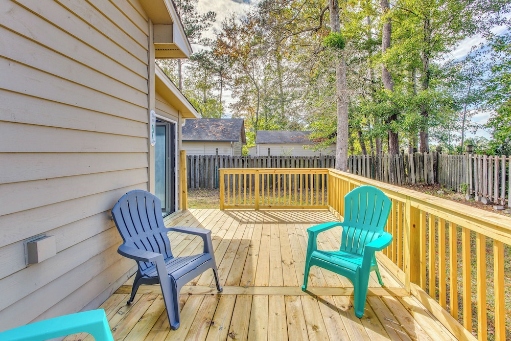 3 Mi to Ocean: Home w/ Deck in Little River!