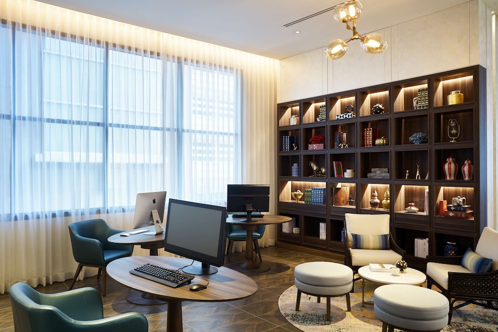 Hyatt Place Bangkok Sukhumvit 24 6