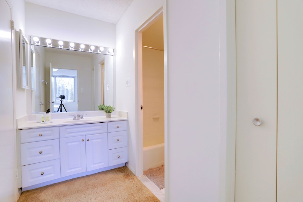 Crystal City Comfortable Apartments
