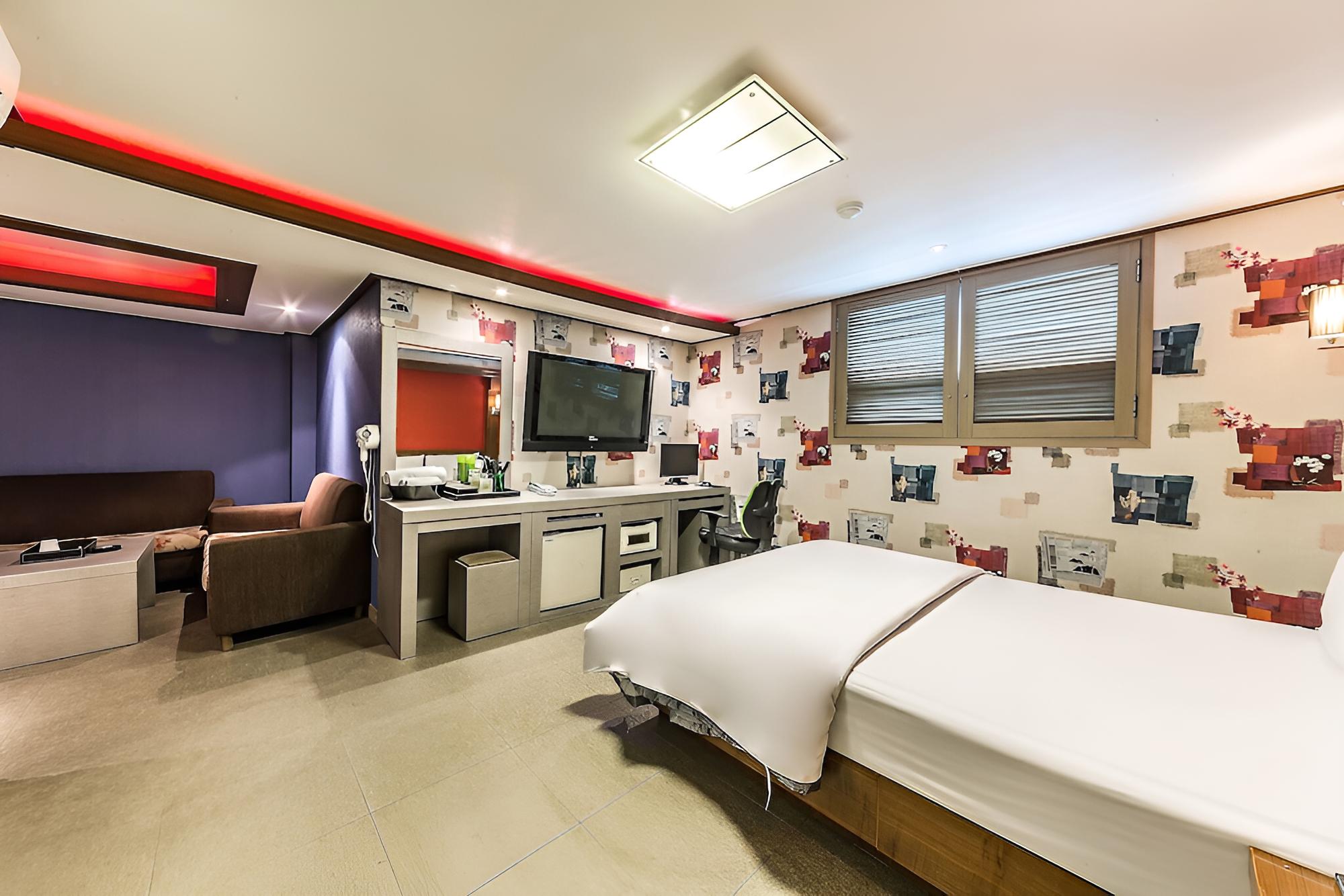 Sinchon Hills Motel view 5