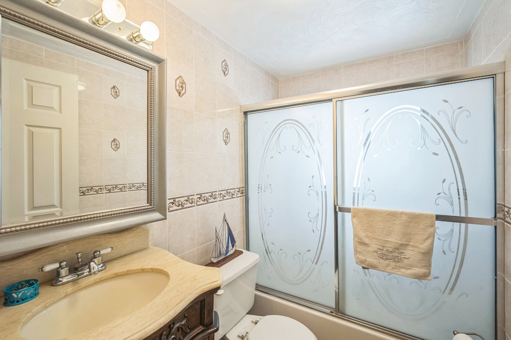 Waterfront Escape With Private Pool & Gulf Access 3 Bedroom Home