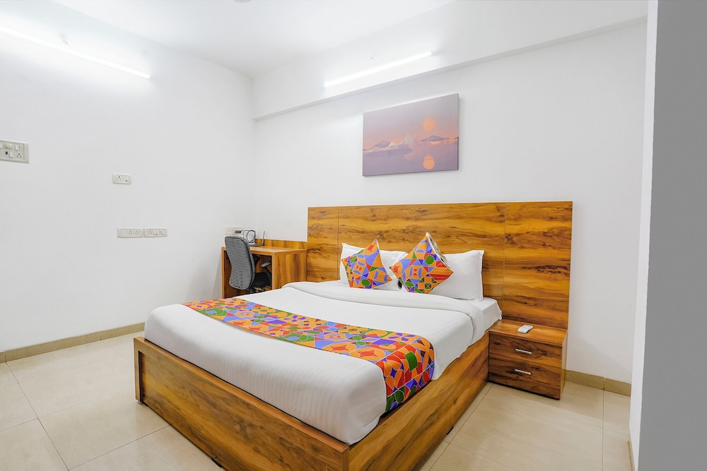 Fabhotel Wellax 24 Service Apartments