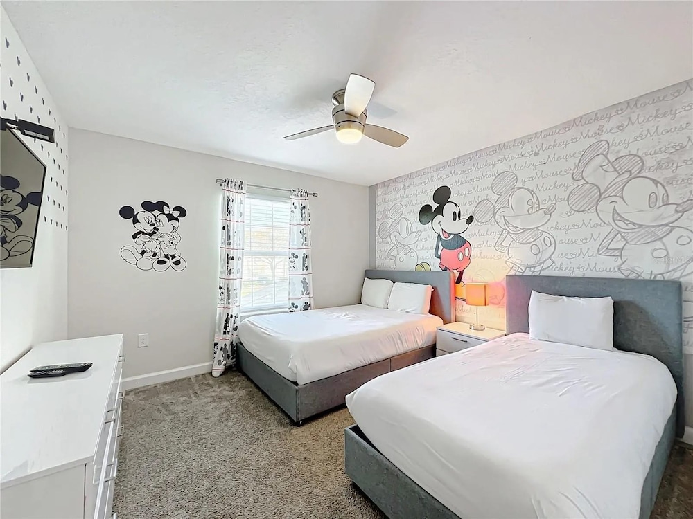 Stunning 4Bd w Pool Storey Lake 5019