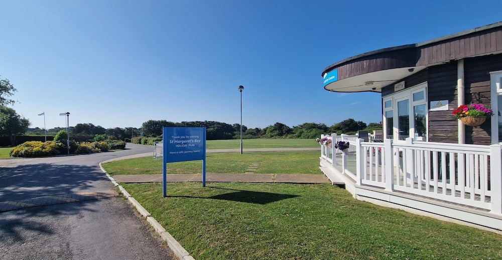 D&ashortbreaks-stmargaretsbay-parking