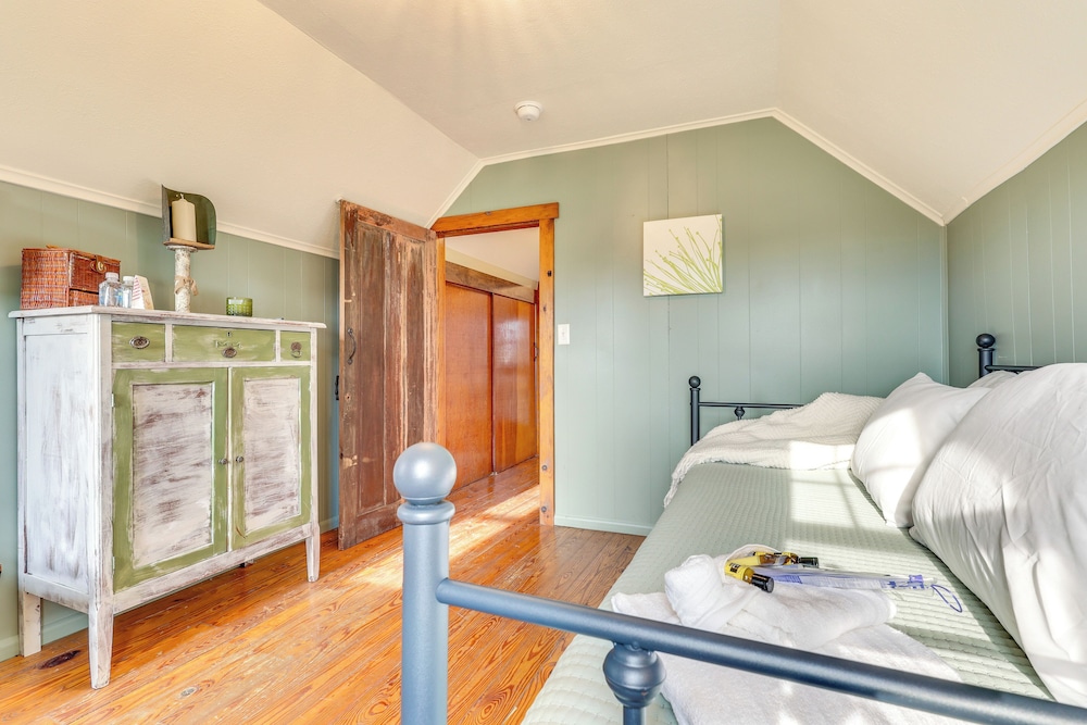 Grill & Fire Pit: New Market Getaway on 3-acres!