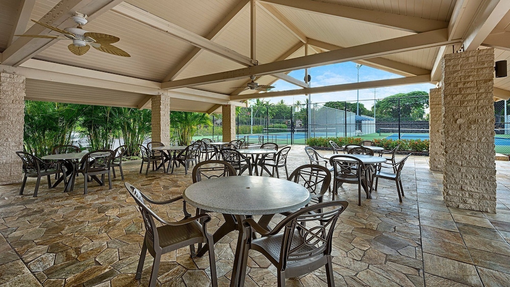 Oceanfront Penthouse With Sunset Views, A/C and Wraparound Lanai! - Vrkcv