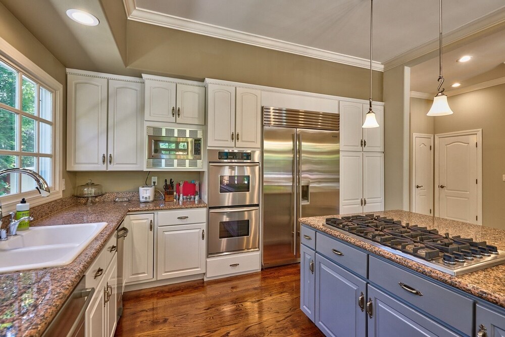 Spacious & Welcoming Close To Stanford & Tech 4 Bedroom Home by RedAwning view 2