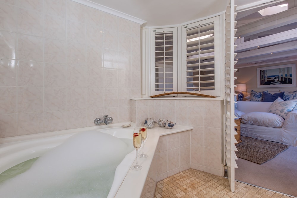 Amanzi Island Boutique Hotel