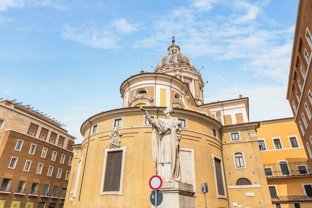Spanish Steps Apartments