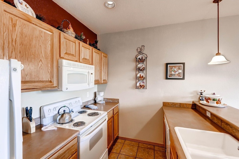 Tarn Landing  C-5 1 Bedroom Condo by RedAwning