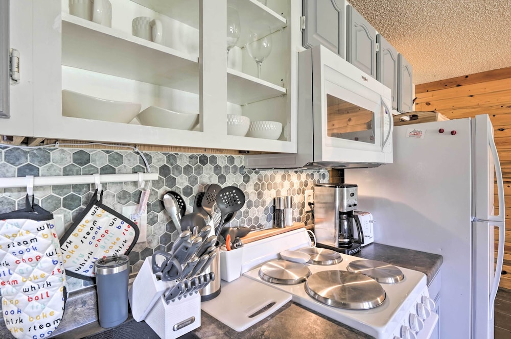 Granby Studio w/ Community Pools & Golfing!