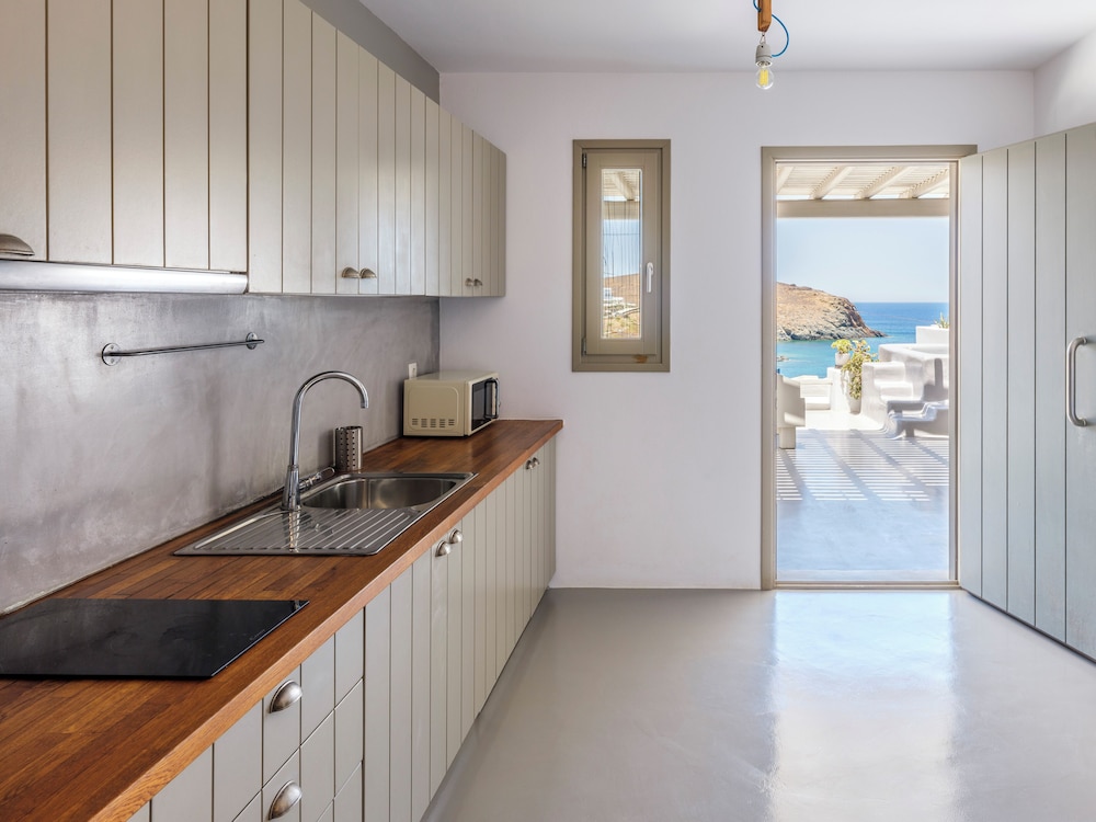 Mykonist Merchia Beach Villas & Suites
