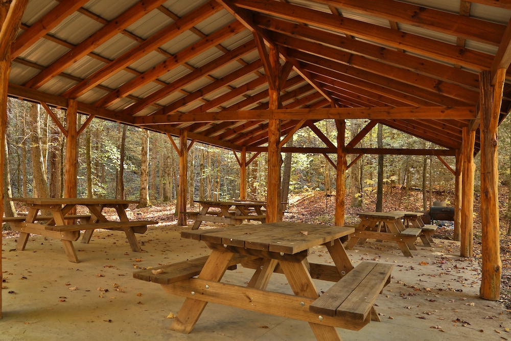 Mountain Majesty 2 Br cabin by RedAwning
